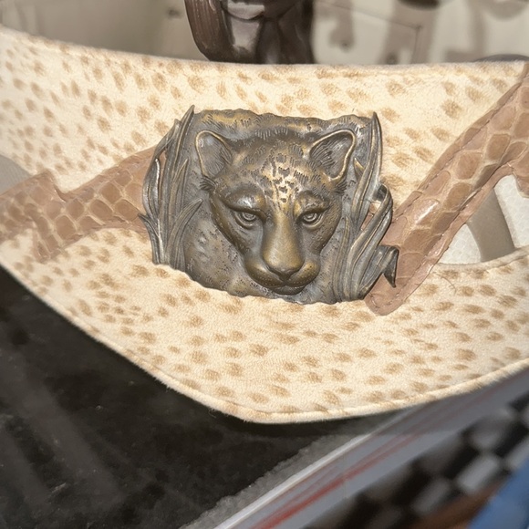 Waldorf creations Miami florida leather lion belt so vintage and old but nice - Picture 3 of 3